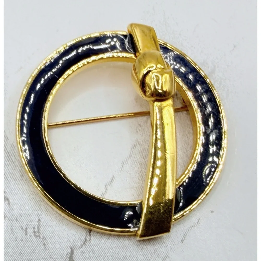 Vintage Monet Navy Blue Enamel Gold Tone Circle Brooch Roll Over Clasp 1.5